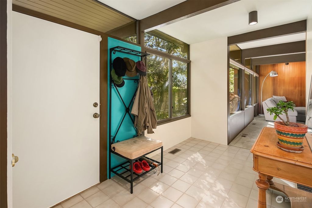 Photo of 9004 SE 61st Street, Mercer Island, WA 98040 (MLS # 2289686)
