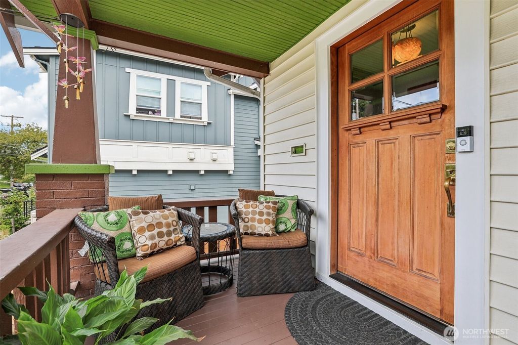 Photo of 310 26th Avenue, Seattle, WA 98122 (MLS # 2385749)