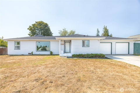 Photo of 820 W 12th Street, Port Angeles, WA 98363 (MLS # 2566270)