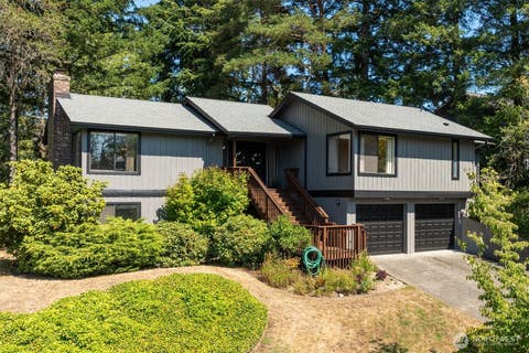 Photo of 2461 Park Hill Drive, Longview, WA 98632 (MLS # 2569950)