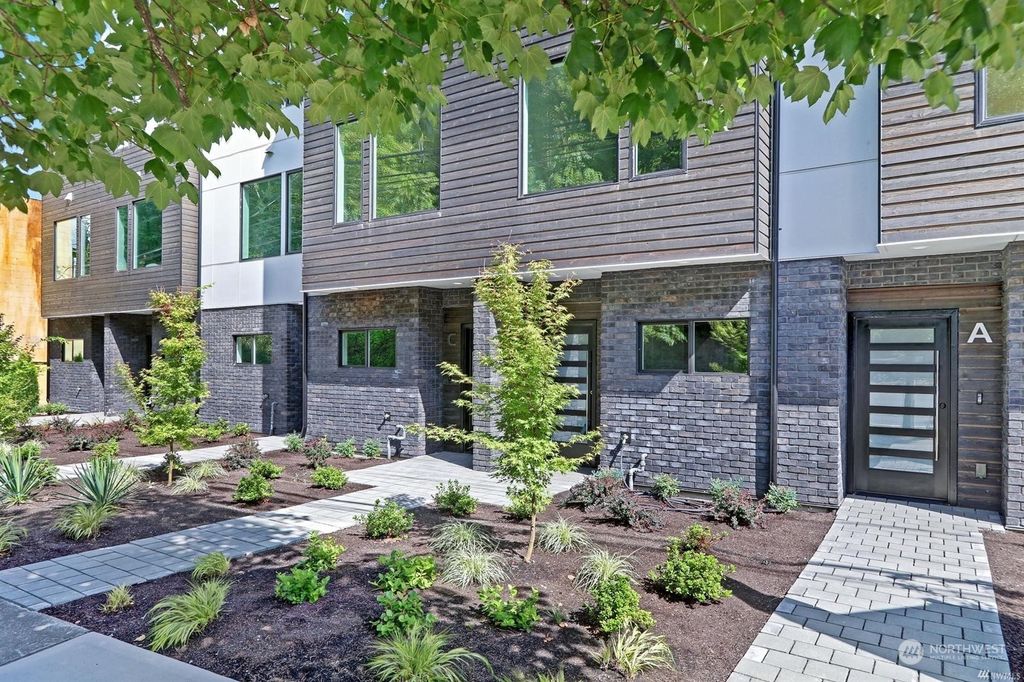 Photo of 17338 Bothell Way NE #E, Bothell, WA 98011 (MLS # 2187891)