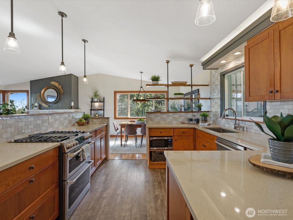 Photo of 5316 NE 201st Place, Lake Forest Park, WA 98155 (MLS # 2328733)