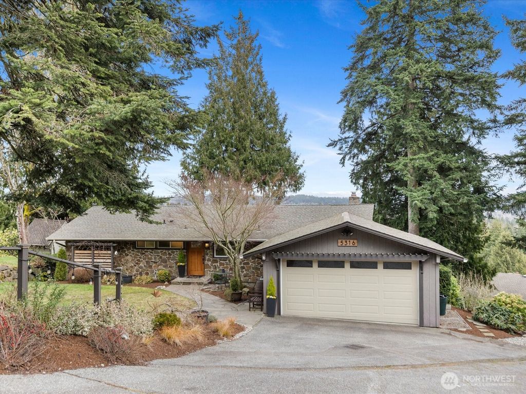 Photo of 5316 NE 201st Place, Lake Forest Park, WA 98155 (MLS # 2328733)