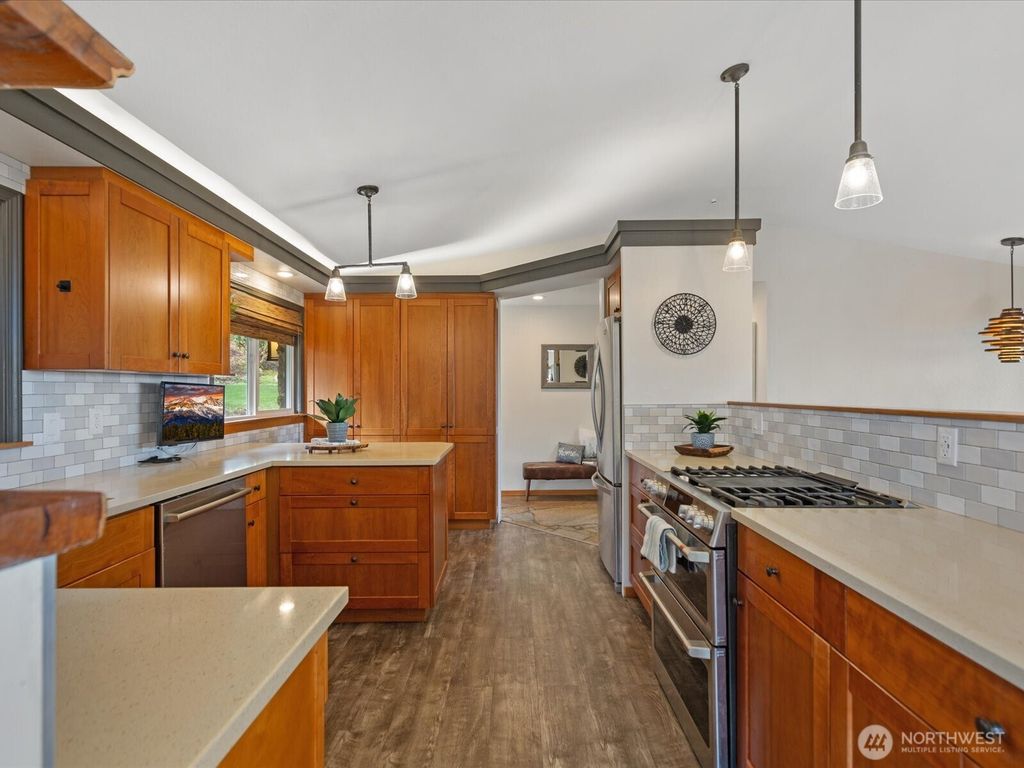 Photo of 5316 NE 201st Place, Lake Forest Park, WA 98155 (MLS # 2328733)