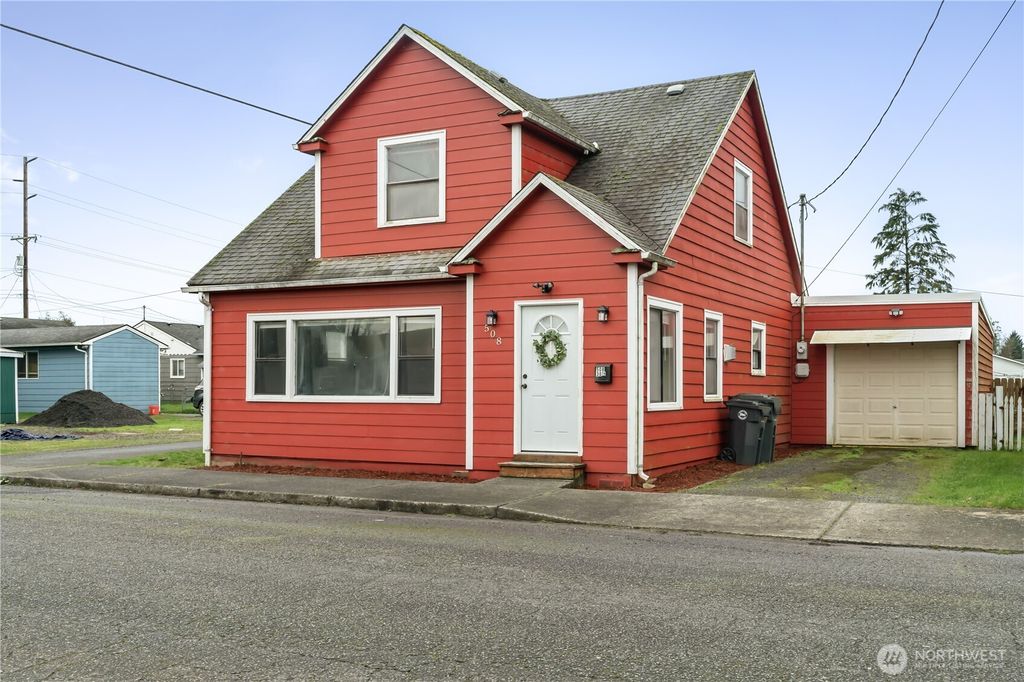 Photo of 508 30th Street, Hoquiam, WA 98550 (MLS # 2476281)