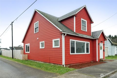 Photo of 508 30th Street, Hoquiam, WA 98550 (MLS # 2476281)