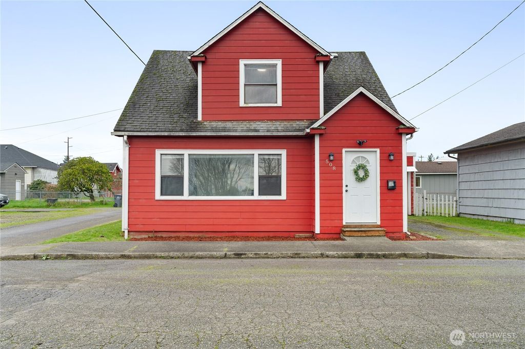 Photo of 508 30th Street, Hoquiam, WA 98550 (MLS # 2476281)