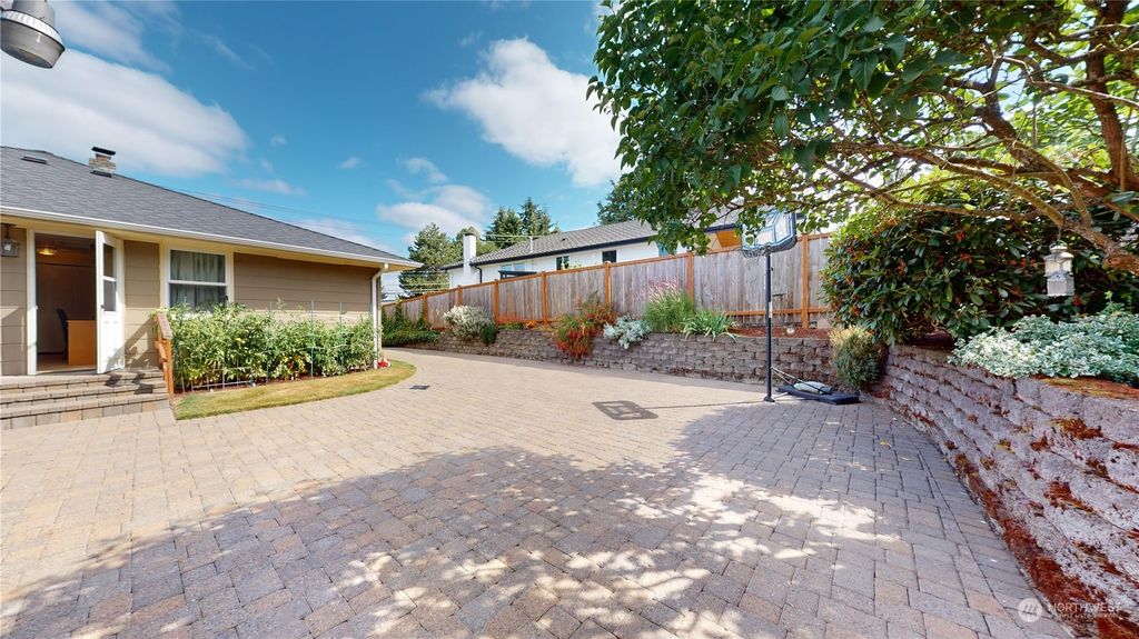 Photo of 145 NE 95th St, Seattle, WA 98115 (MLS # 2279585)