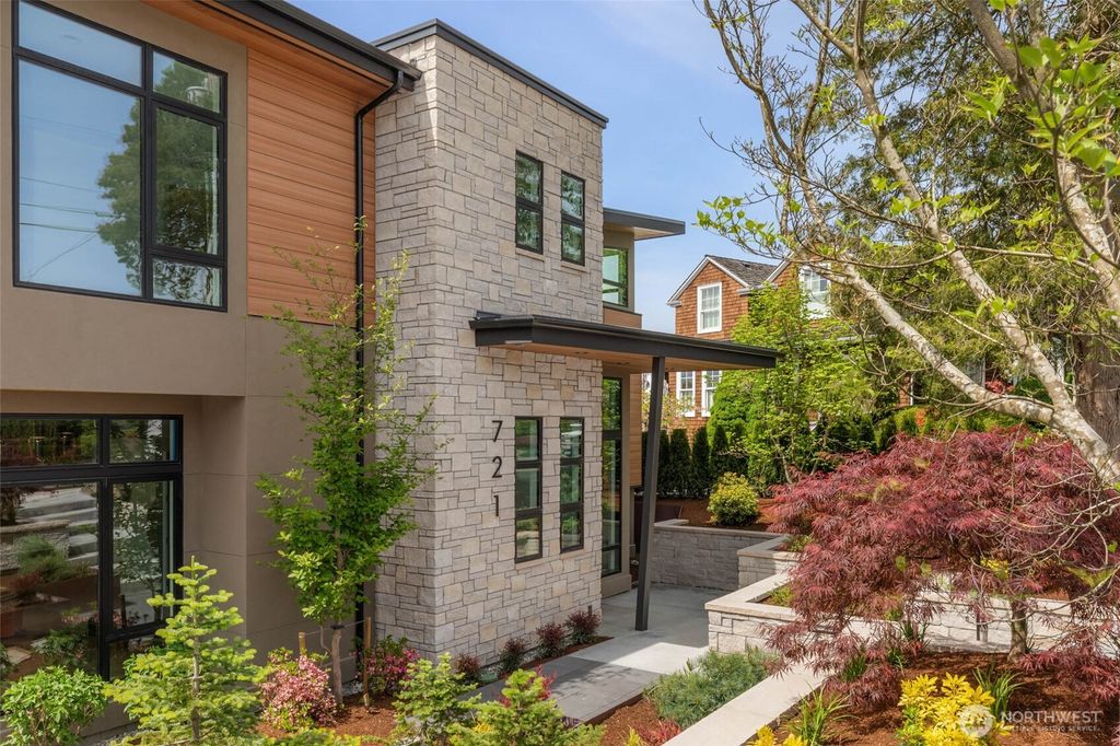 Photo of 721 2nd Street S, Kirkland, WA 98033 (MLS # 2429476)