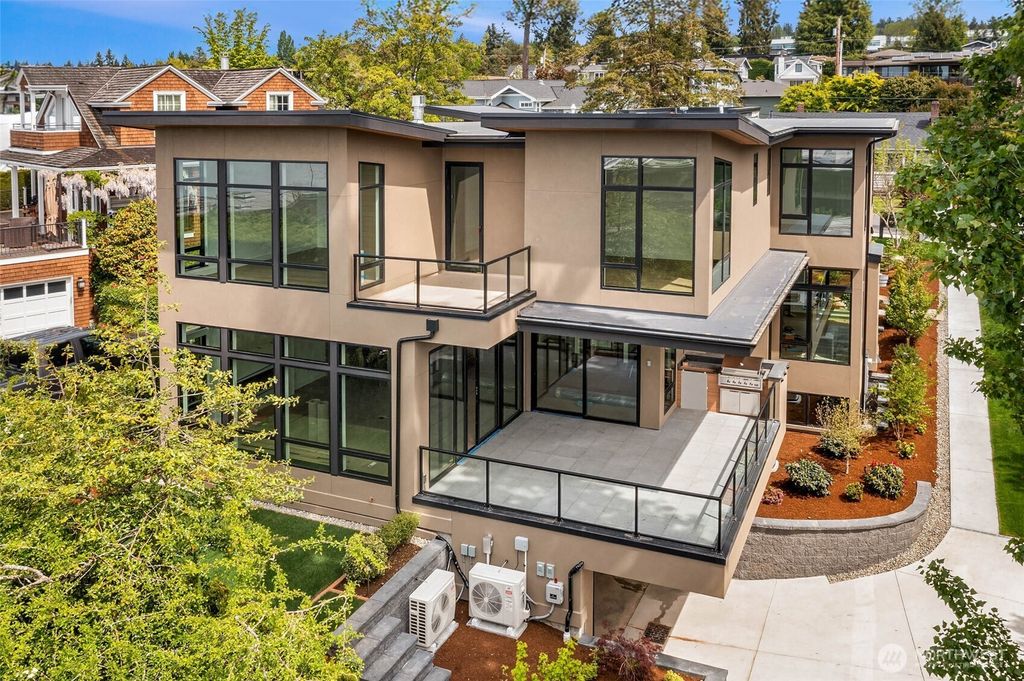 Photo of 721 2nd Street S, Kirkland, WA 98033 (MLS # 2429476)