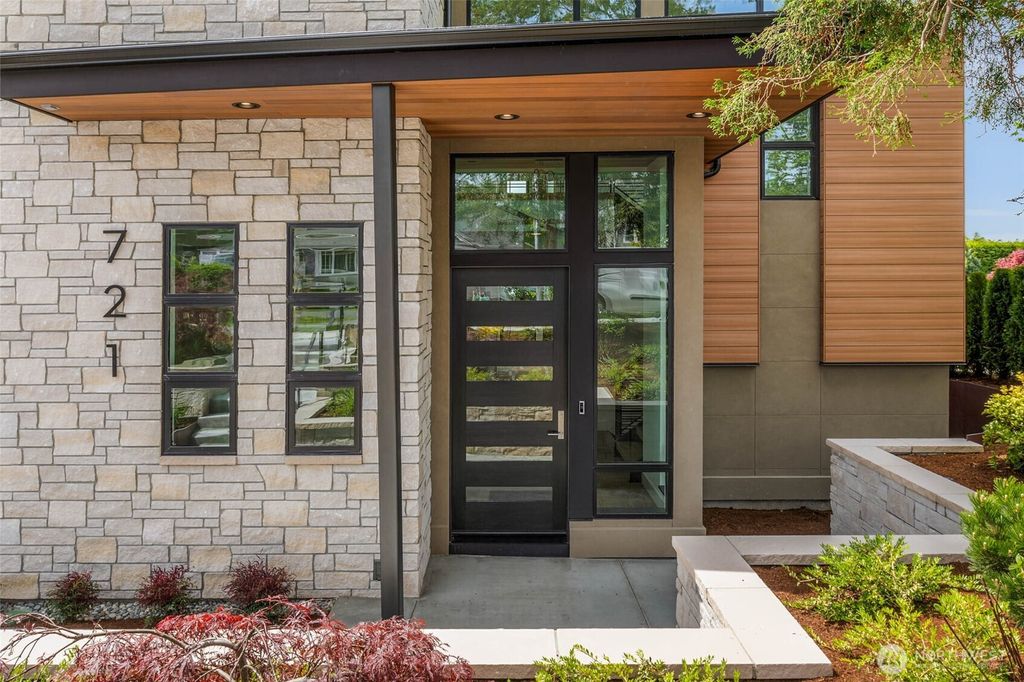 Photo of 721 2nd Street S, Kirkland, WA 98033 (MLS # 2429476)