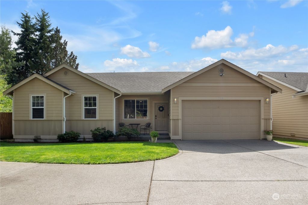 Photo of 708 Monroe Avenue NE, Renton, WA 98056 (MLS # 2209351)