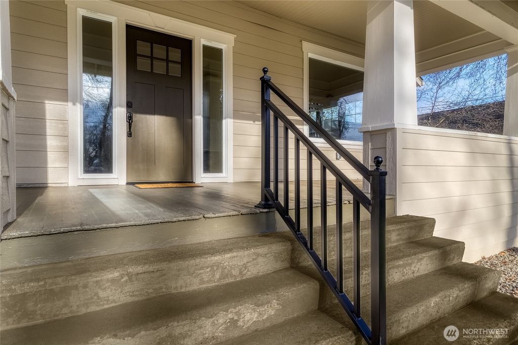 Photo of 1037 E Alder Street, Walla Walla, WA 99362 (MLS # 2465961)