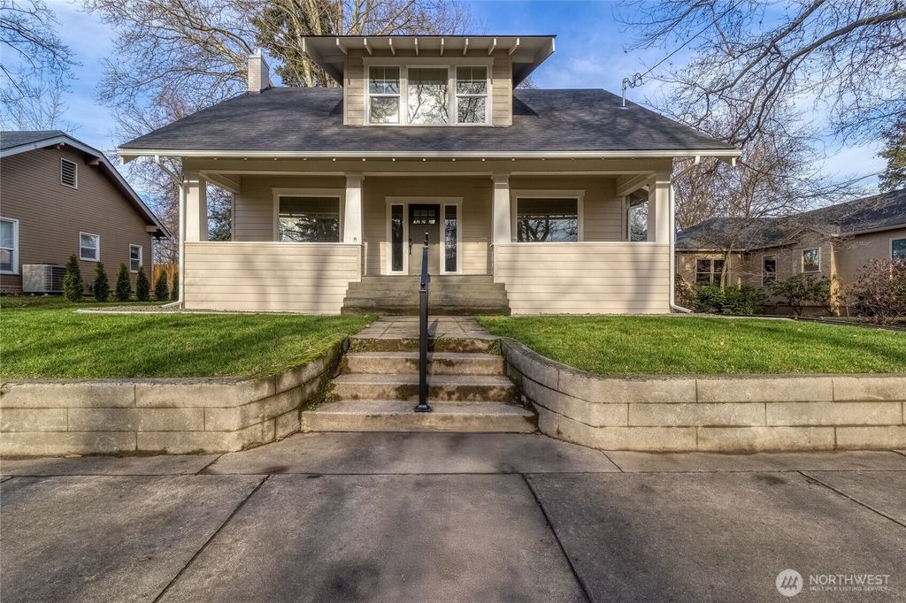 Photo of 1037 E Alder Street, Walla Walla, WA 99362 (MLS # 2465961)