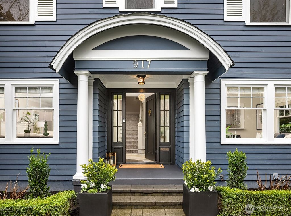 Photo of 917 E Allison Street, Seattle, WA 98102 (MLS # 2494825)