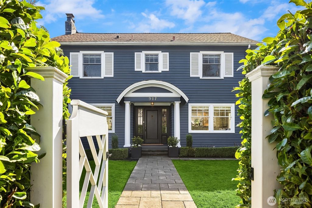 Photo of 917 E Allison Street, Seattle, WA 98102 (MLS # 2494825)