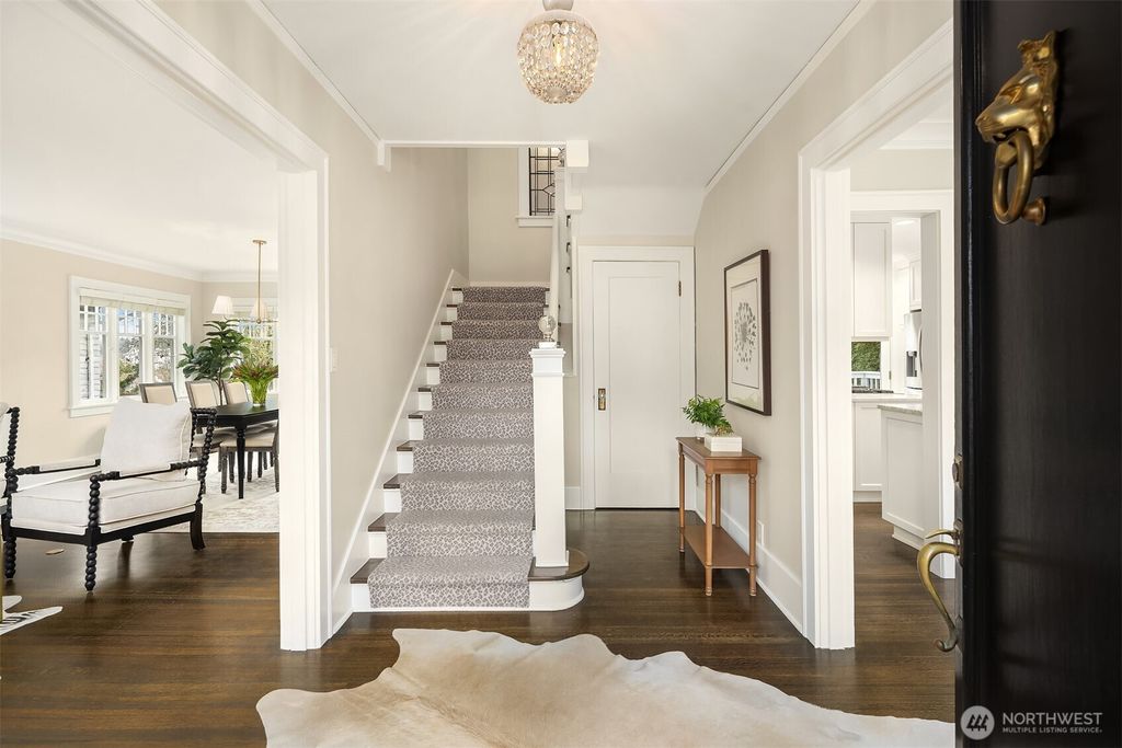 Photo of 917 E Allison Street, Seattle, WA 98102 (MLS # 2494825)