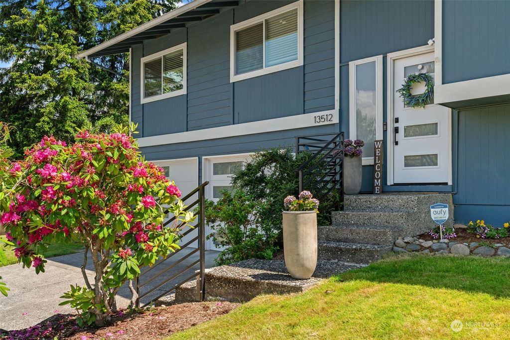 Photo of 13512 129th Place NE, Kirkland, WA 98034 (MLS # 2238390)