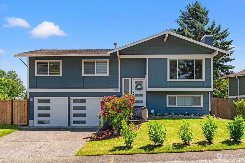 Photo of 13512 129th Place NE, Kirkland, WA 98034 (MLS # 2238390)