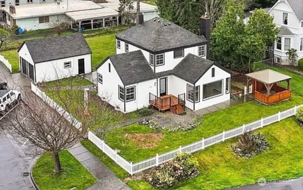 Photo of 1116 Peace Portal Drive, Blaine, WA 98230 (MLS # 2472563)