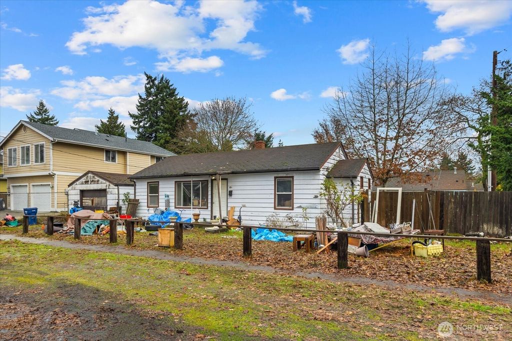 Photo of 904 B Street SE, Auburn, WA 98002 (MLS # 2456394)