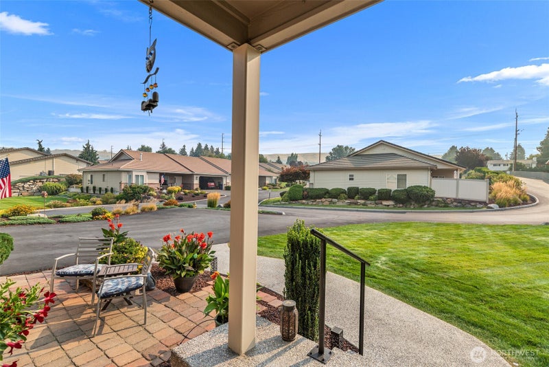 1380 Eastmont Avenue 1001