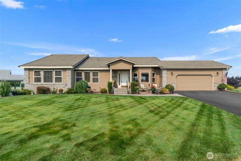 Photo of 1380 Eastmont Avenue #1001, East Wenatchee, WA 98802 (MLS # 2570021)