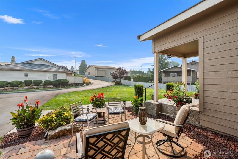 1380 Eastmont Avenue 1001