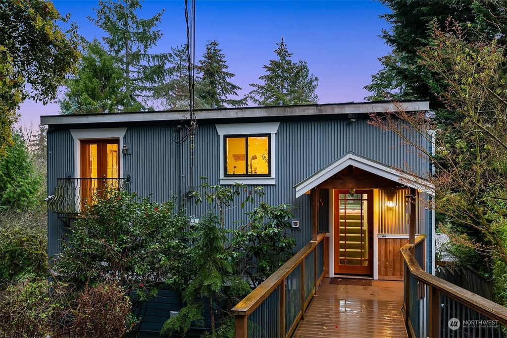 Photo of 10539 Alton Avenue NE, Seattle, WA 98125 (MLS # 2048245)