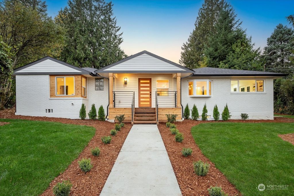 Photo of 9405 45th Avenue NE, Seattle, WA 98115 (MLS # 2184858)