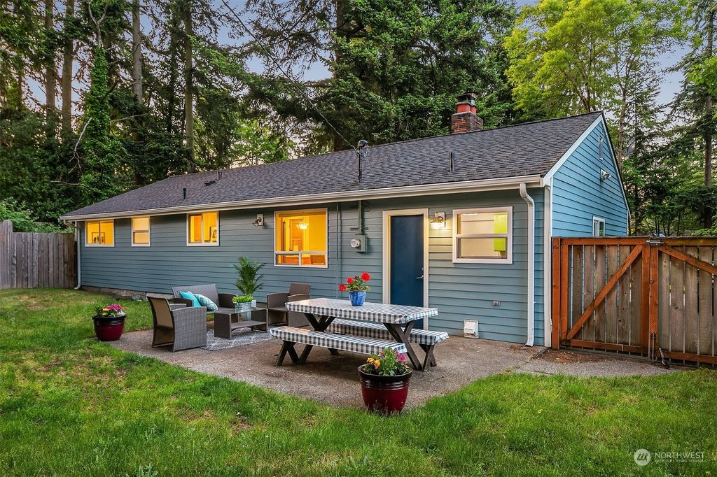 Photo of 12561 Roosevelt Way NE, Seattle, WA 98125 (MLS # 2132798)