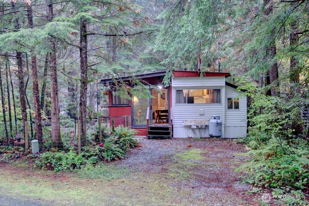 Photo of 89 Sunset Circle, Deming, WA 98244 (MLS # 2518329)