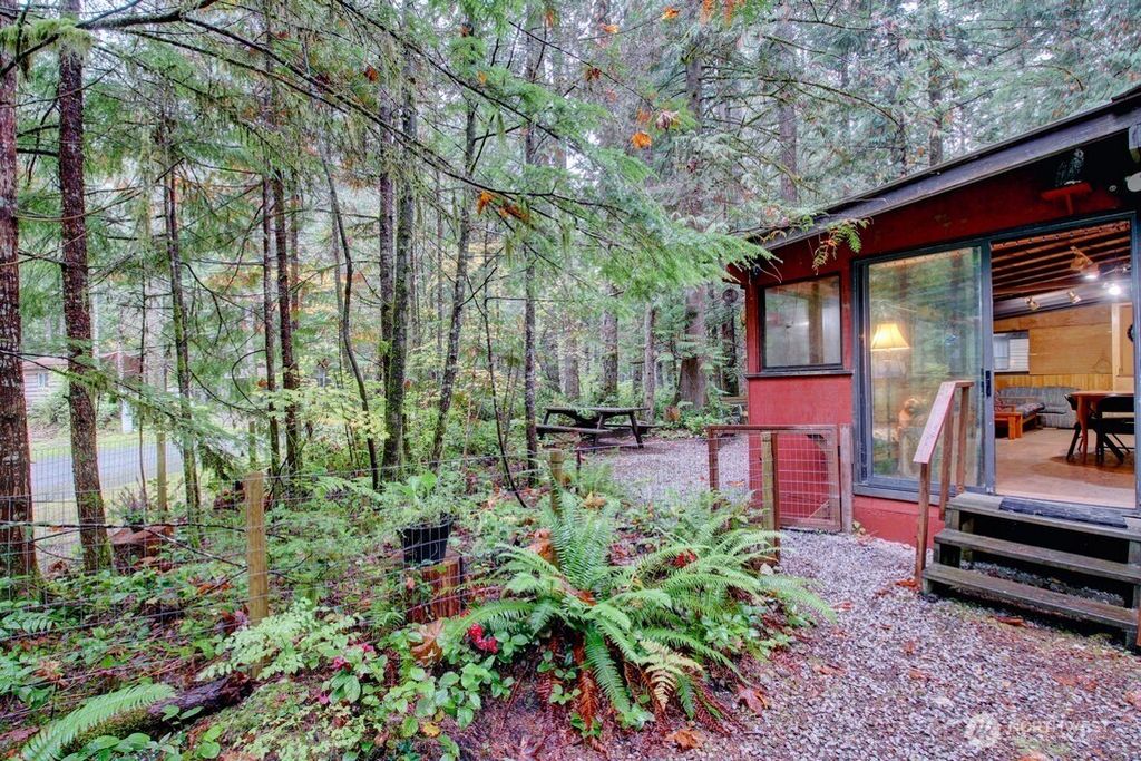 Photo of 89 Sunset Circle, Deming, WA 98244 (MLS # 2518329)