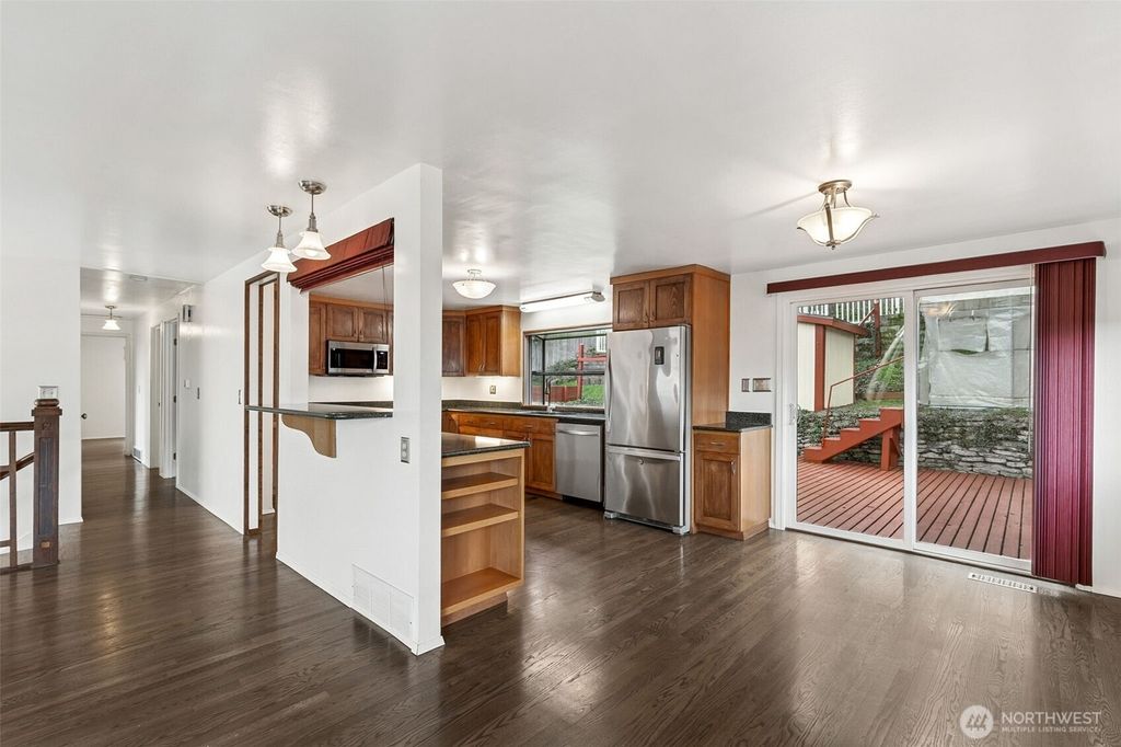 Photo of 22628 16th Avenue S, Des Moines, WA 98198 (MLS # 2487109)