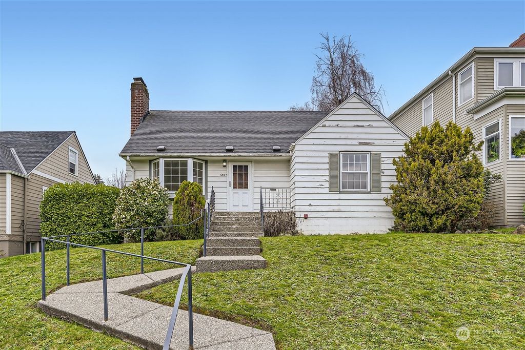Photo of 6807 54th Avenue NE, Seattle, WA 98115 (MLS # 2211033)