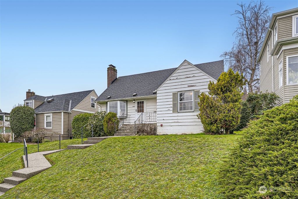 Photo of 6807 54th Avenue NE, Seattle, WA 98115 (MLS # 2211033)
