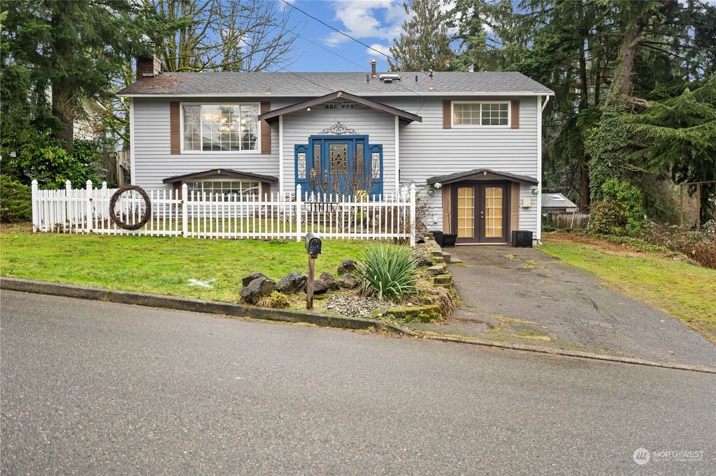 Photo of 1817 200th Place SW, Lynnwood, WA 98036 (MLS # 2191148)