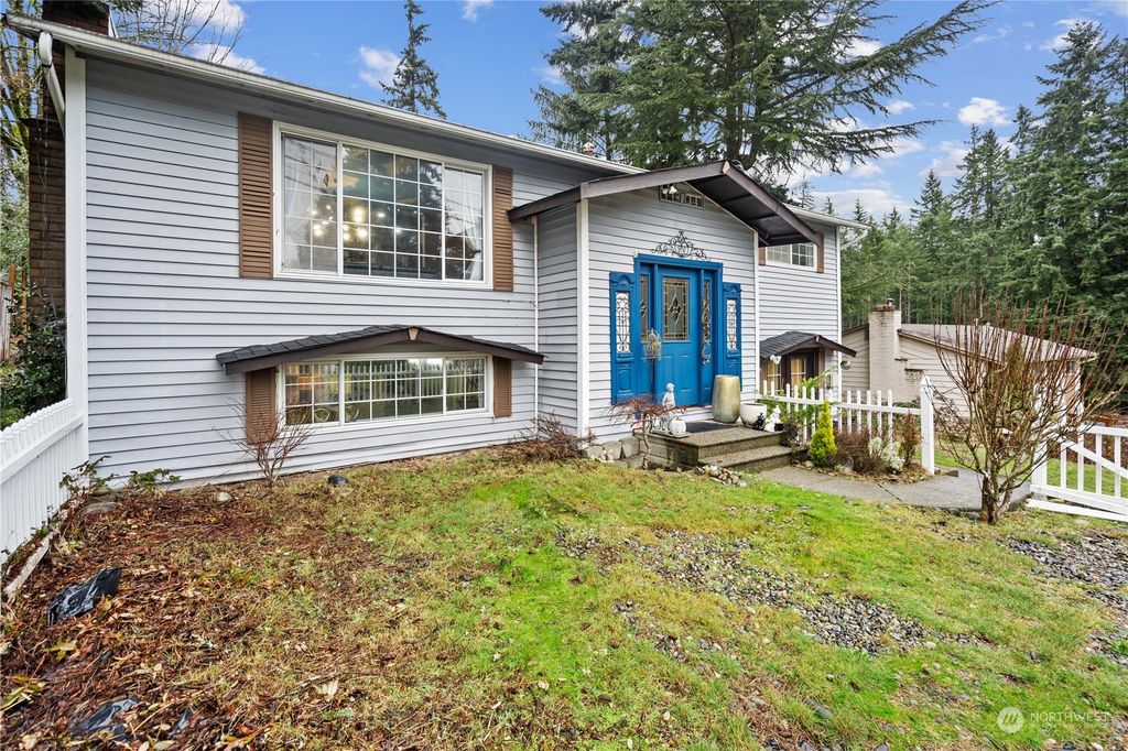 Photo of 1817 200th Place SW, Lynnwood, WA 98036 (MLS # 2191148)