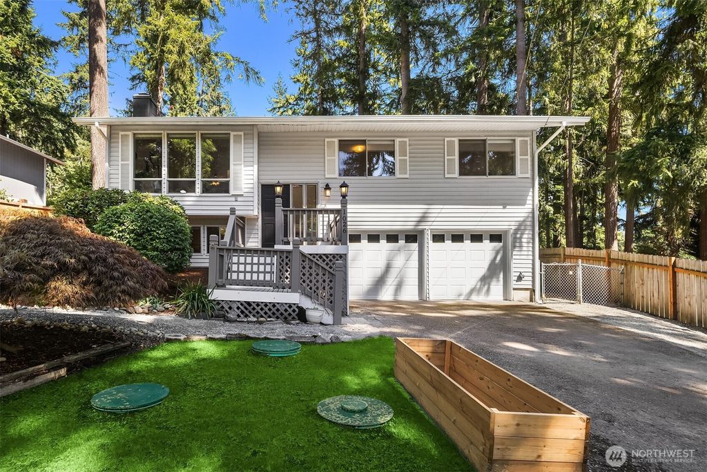Photo of 1026 212th Avenue NE, Sammamish, WA 98074 (MLS # 2414494)