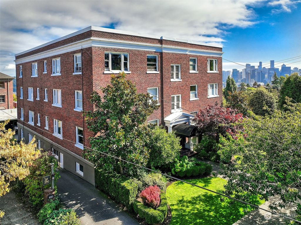 Photo of 1902 Bigelow Avenue N #402, Seattle, WA 98109 (MLS # 2169133)