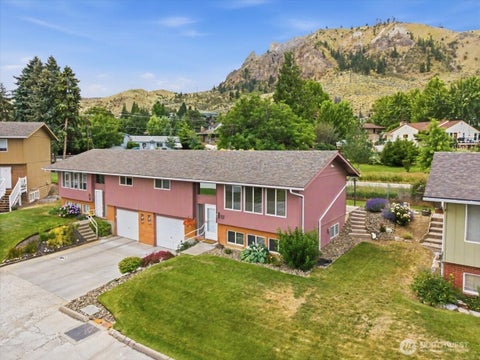 Photo of 1100 Vista Place #U, Wenatchee, WA 98801 (MLS # 2549187)
