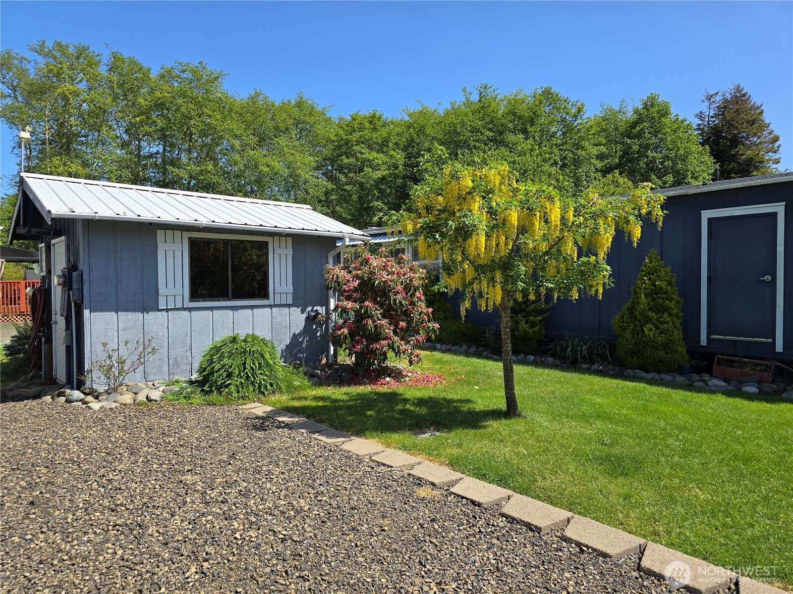 412 W Veterans Avenue