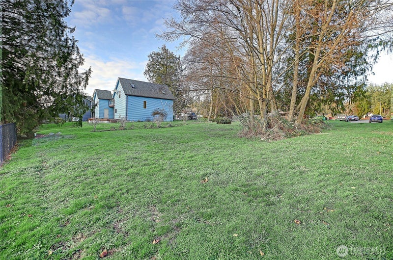 127 W Admirality Way