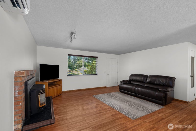 1706 Foxfire Drive SE