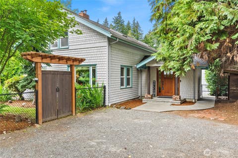 Photo of 1406 Eskridge Boulevard SE, Olympia, WA 98501 (MLS # 2526112)