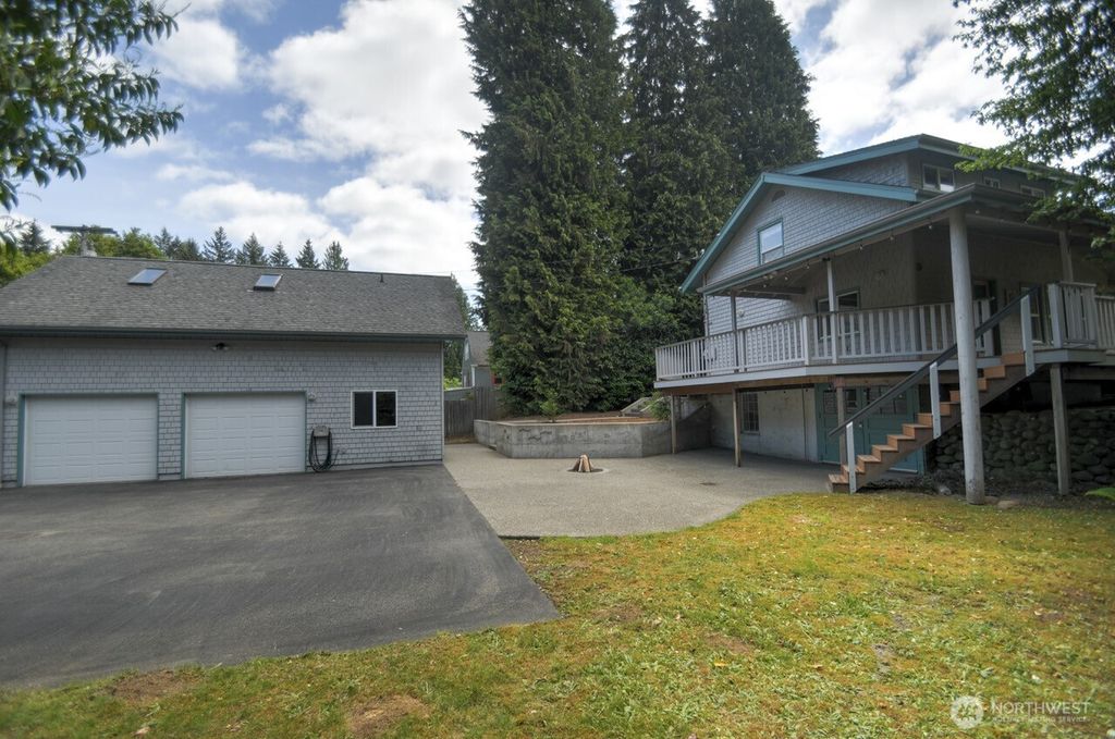 Photo of 1406 Eskridge Boulevard SE, Olympia, WA 98501 (MLS # 2526112)