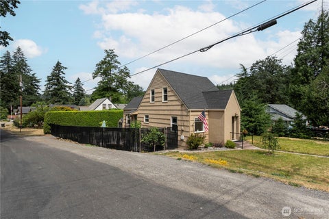 Photo of 1035 5th Street, Washougal, WA 98671 (MLS # 2517379)