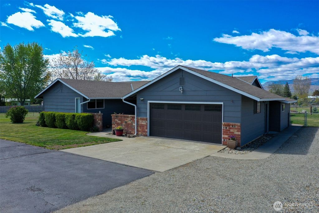Photo of 35 Red Apple Drive, Omak, WA 98841 (MLS # 2510216)