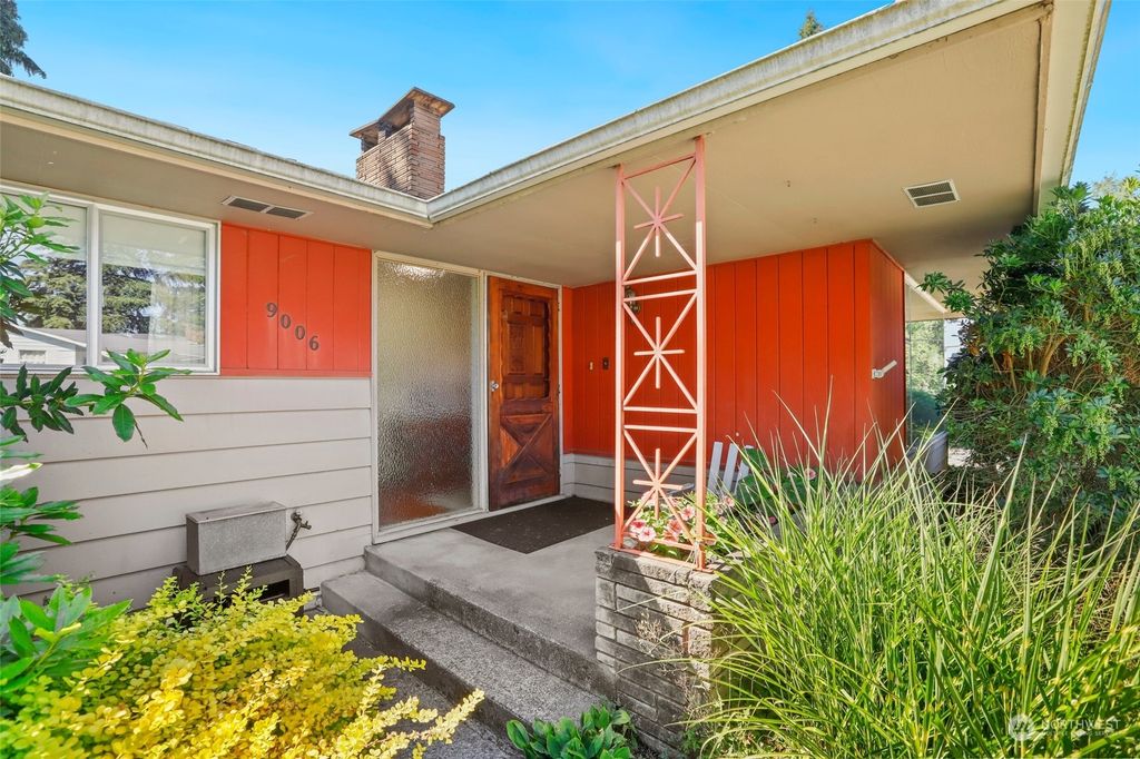 Photo of 9006 Baring Way, Everett, WA 98208 (MLS # 2033652)