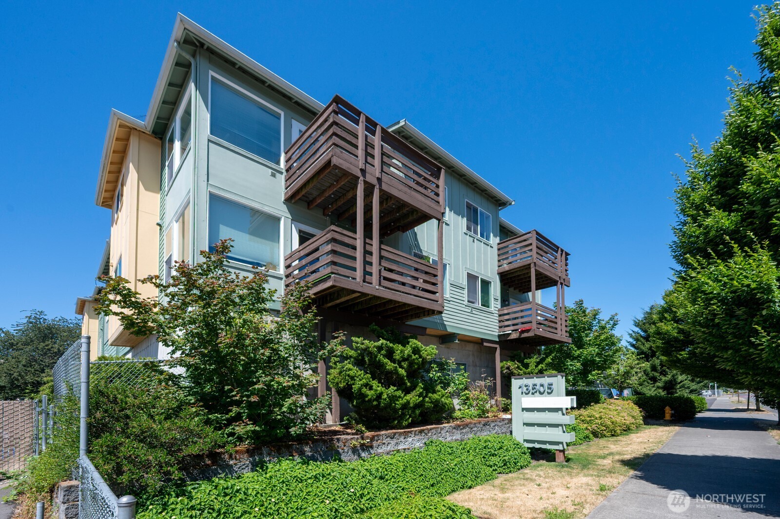 13505 Ambaum Boulevard SW 1-10